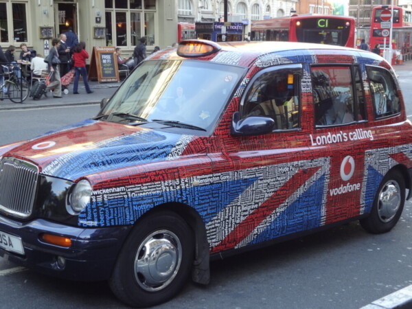 英国旗色のロンドンタクシー