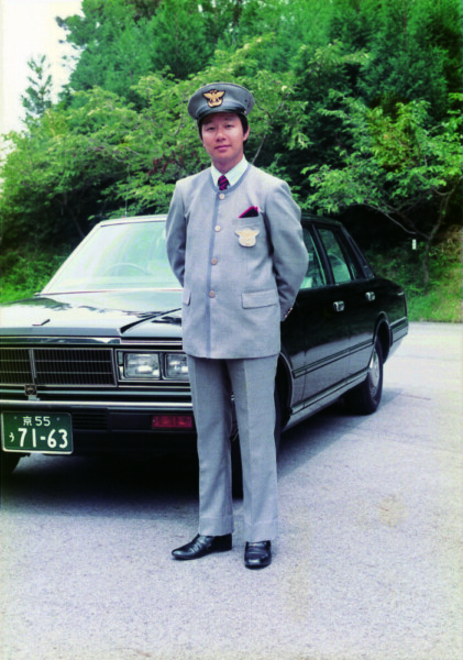 1983年9月　ハナエ・モリデザインの制服採用