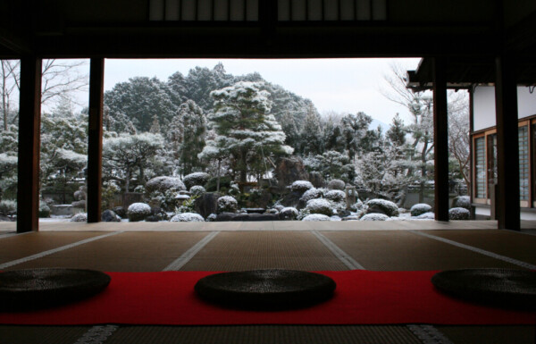 雪の庭　写真提供：妙満寺