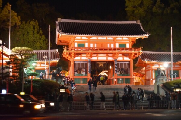 八坂神社の西楼門　2019年1月1日　撮影：MKタクシー