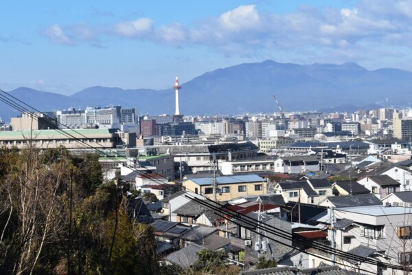 悲田院から見た京都タワー方面の眺望　2019年1月14日　撮影：MKタクシー