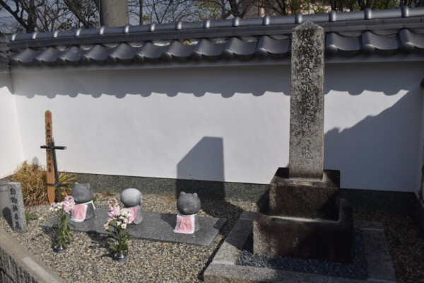 東運寺の「戊辰役東軍戦死者」碑　2022年3月5日　撮影：MKタクシー