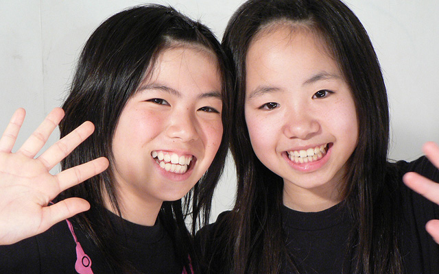 A2 京都のHIPHOPダンサー。小学６年生のAKARI(左)とAOI(右)のKIDSコンビ。