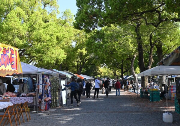 朝の東寺弘法市　2025年4月21日　撮影：MKタクシー