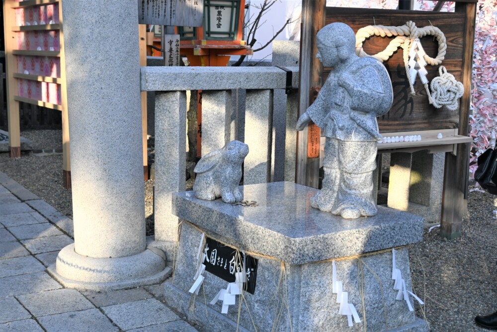 八坂神社・大国主社の因幡の白兎像　2022年12月30日　撮影：MKタクシー