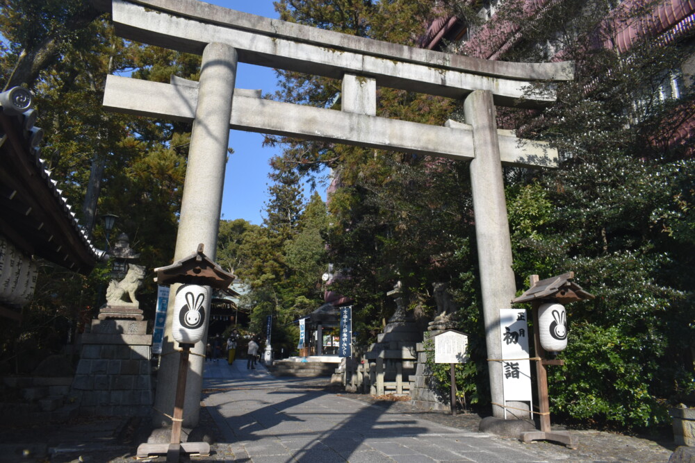 岡崎神社の鳥居　2021年12月30日　撮影：MKタクシー