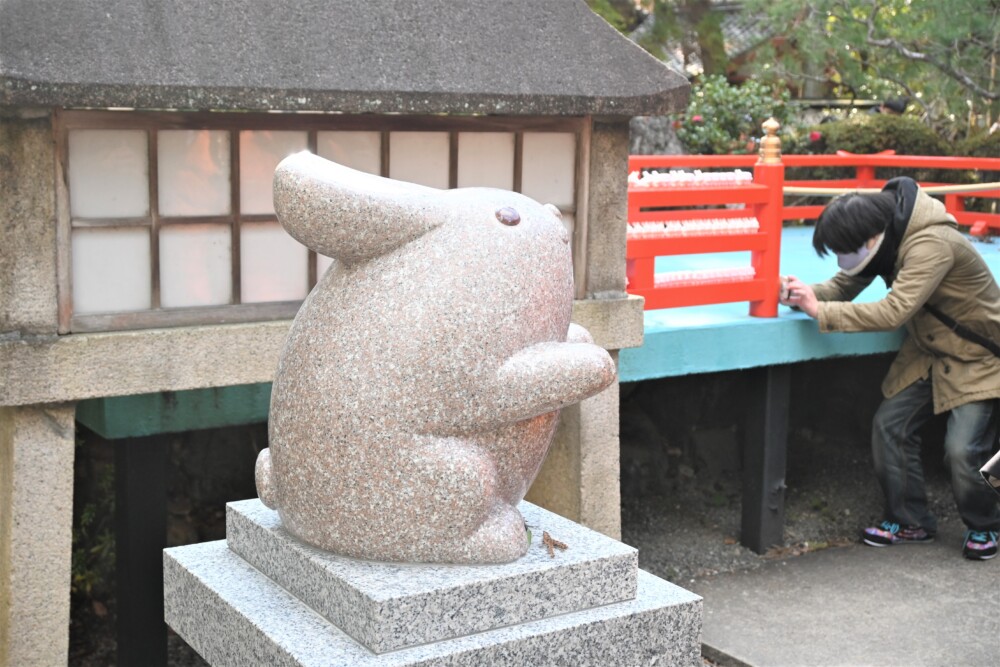 岡崎神社のうさぎ像　2022年12月31日　撮影：MKタクシー