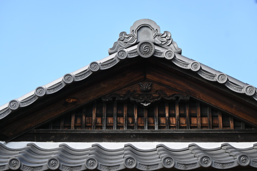 三尾神社社務所屋根のうさぎ　2023年1月8日　撮影：MKタクシー