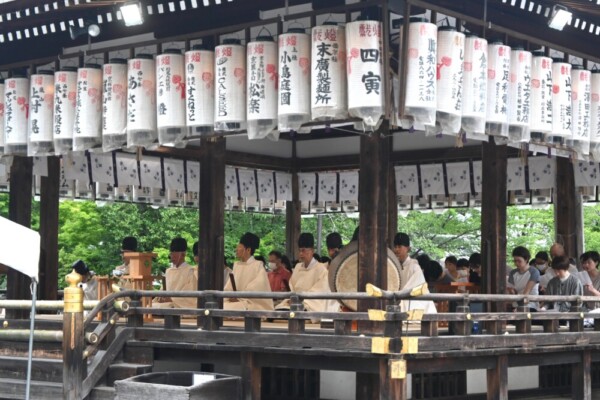 松尾大社の百度祓　2024年6月30日　撮影：MKタクシー