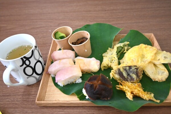 あいのたに蓮まつりの「冥土定食」　2025年7月5日　撮影：MKタクシー