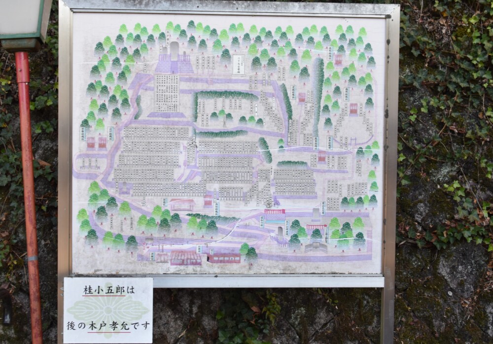 霊山護国神社の墓碑配置図　2023年11月25日　撮影：MKタクシー