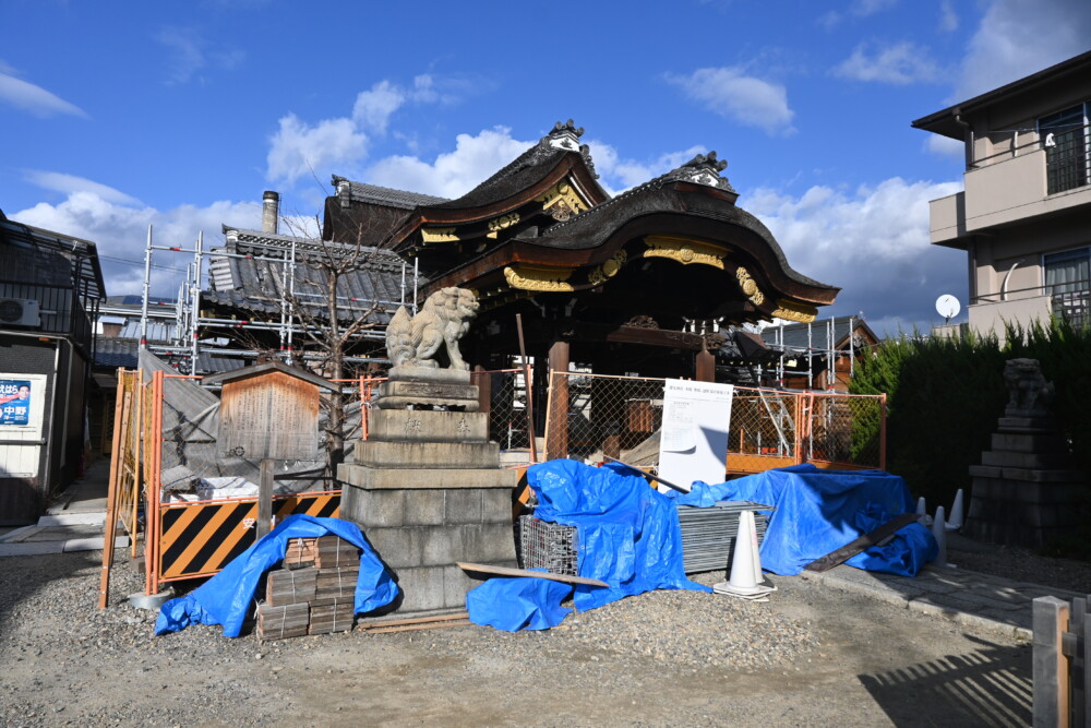 修復工事中の瀧尾神社本殿　2022年12月30日　撮影：MKタクシー