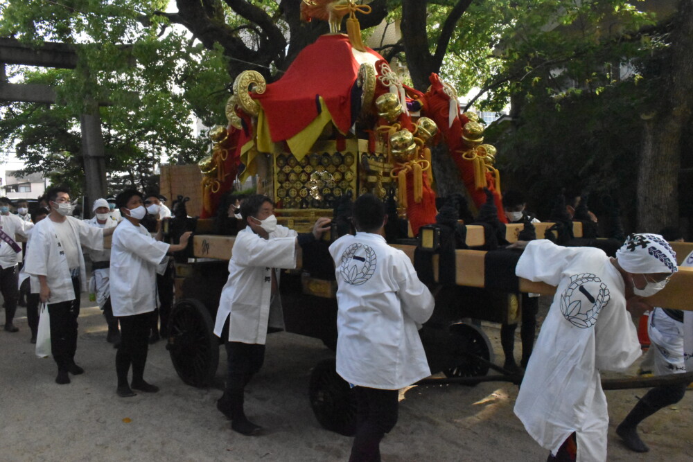 藤森祭で瀧尾神社まで巡行する東福寺郷の神輿（藤森神社）　2023年12月21日　撮影：MKタクシー
