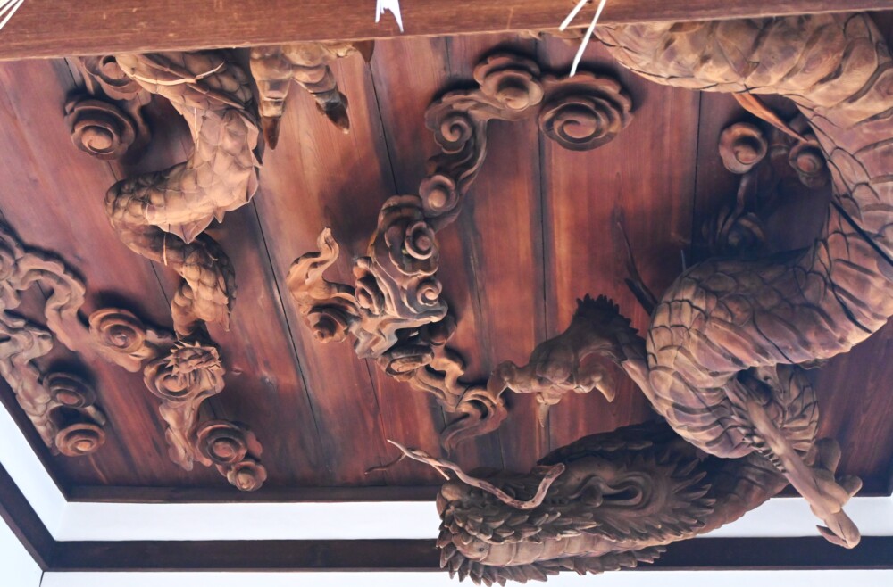 瀧尾神社の拝殿天井の龍　2023年12月22日　撮影：MKタクシー