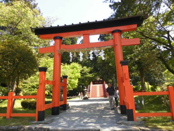 丹生都比売神社　2016年5月4日　撮影：MKタクシー