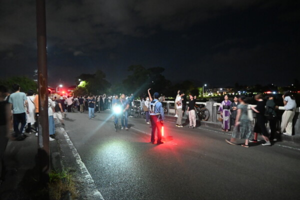 20:33 出雲路橋　撮影：MKタクシー