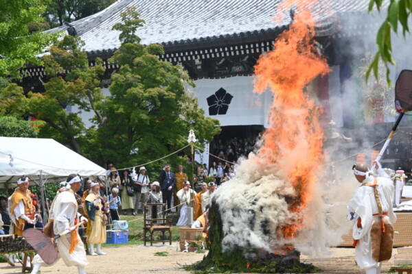 青葉まつりの「柴燈護摩」　2024年6月15日　撮影：MKタクシー