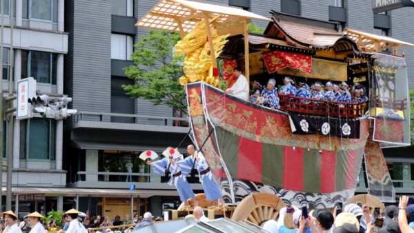 水引新調前最後の山鉾巡行を行う大船鉾　2024年7月24日　撮影：MKタクシー