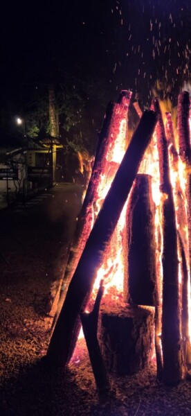 18：50　くらま温泉の大篝　撮影：MKトラベル