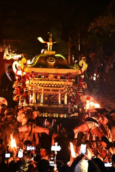 21：58　由岐明神の神輿と「チョッペンの儀」　撮影：MKトラベル