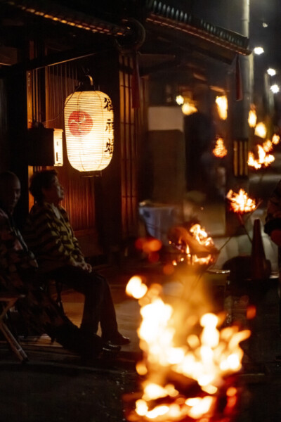 鞍馬街道沿いの篝（えじ）　提供：井上 裕康｜Hiro Inoue (@hamnin1027ie)