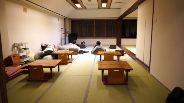 22:56　休憩所としていつでも利用可能なくらま温泉　撮影：MKトラベル