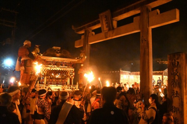 23：37　神輿を担いで御旅所へ宮入り　撮影：MKトラベル