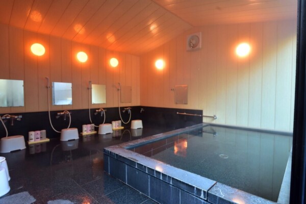 くらま温泉の内風呂　提供：くらま温泉