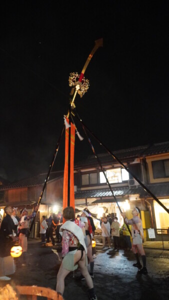20：57　次々に通過する祭礼の行列　撮影：MKトラベル