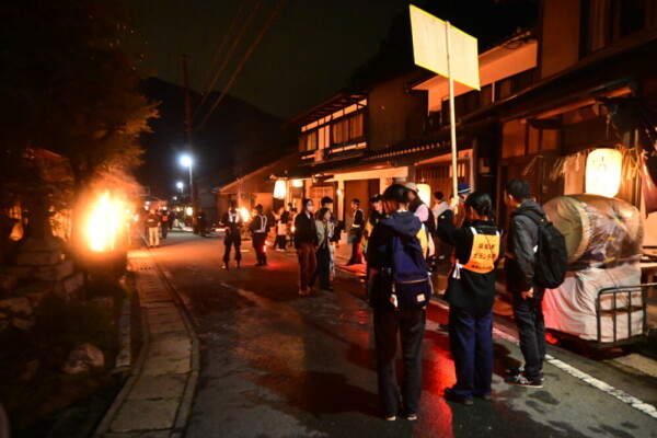 18：41　一方通行規制の折り返し地点　撮影：MKトラベル