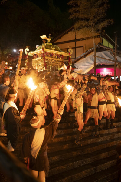 由岐明神の神輿と「チョッペンの儀」　提供：井上 裕康｜Hiro Inoue (@hamnin1027ie)