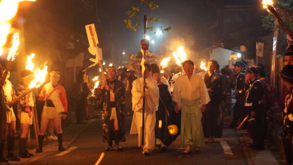 23：27　御旅所へと戻ってきた神輿　撮影：MKトラベル