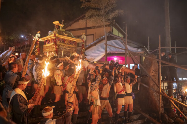 由岐明神の神輿と「チョッペンの儀」　提供：井上 裕康｜Hiro Inoue (@hamnin1027ie)