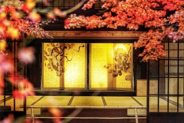 建仁寺のライトアップ　2021年　撮影：MKタクシー