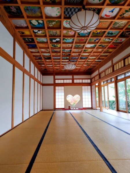 正寿院客殿の天井画と猪目窓　2025年11月11日　撮影：MKタクシー